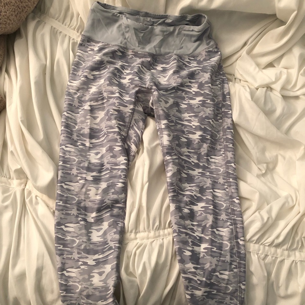 Grey camo Capri leggings👟